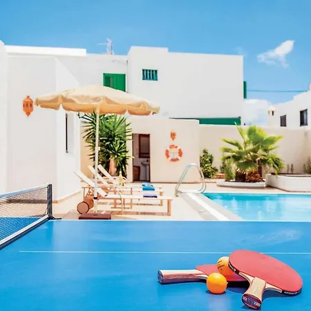 Вилла Puerto Del Carmen Sleeps 6 Air Con Wifi *