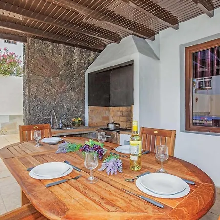 Puerto Del Carmen Sleeps 6 Air Con Wifi Villa Puerto del Carmen (Lanzarote)